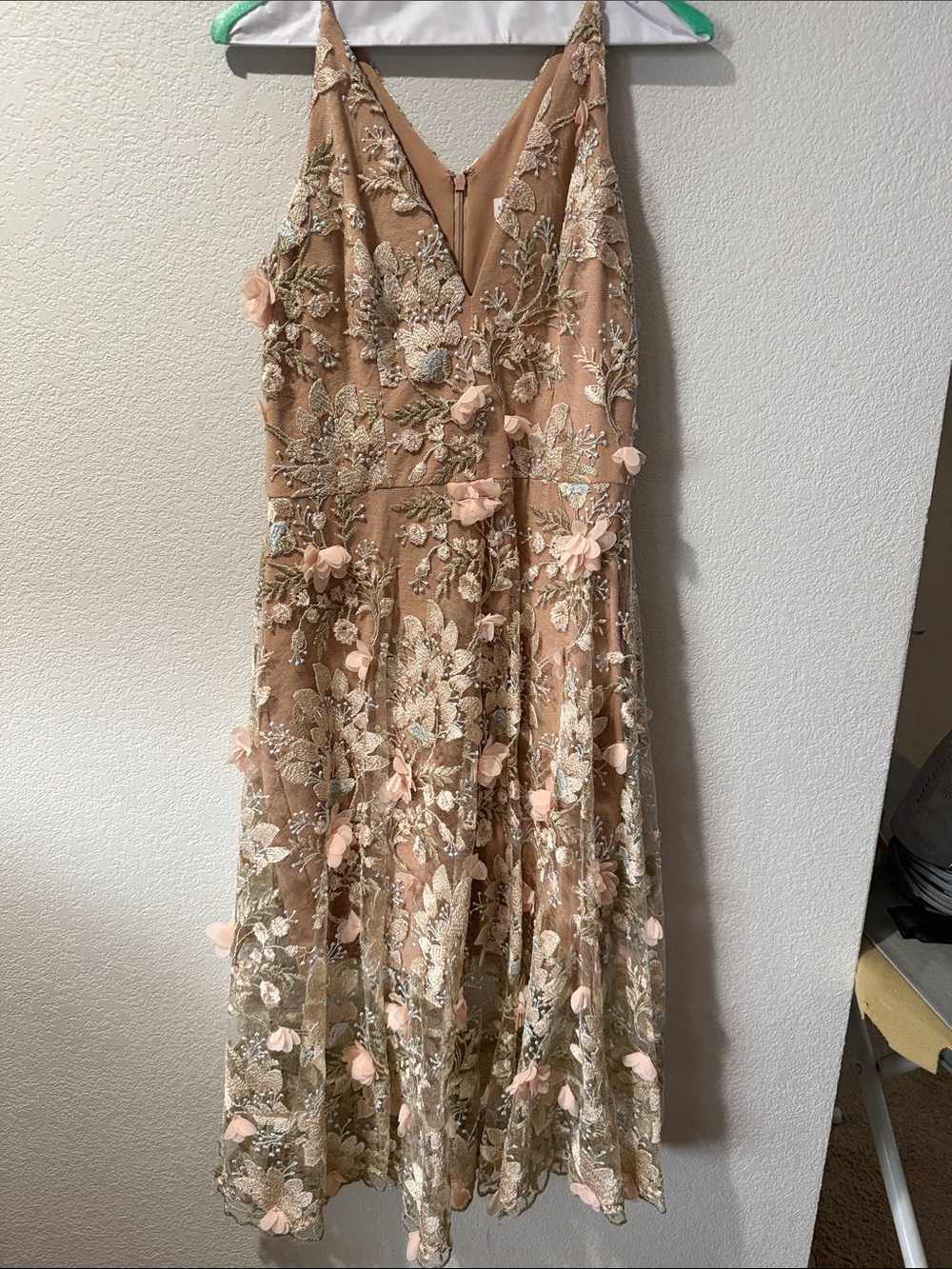 Dress the Population Peach Floral Appliqué V-Neck Formal Dress